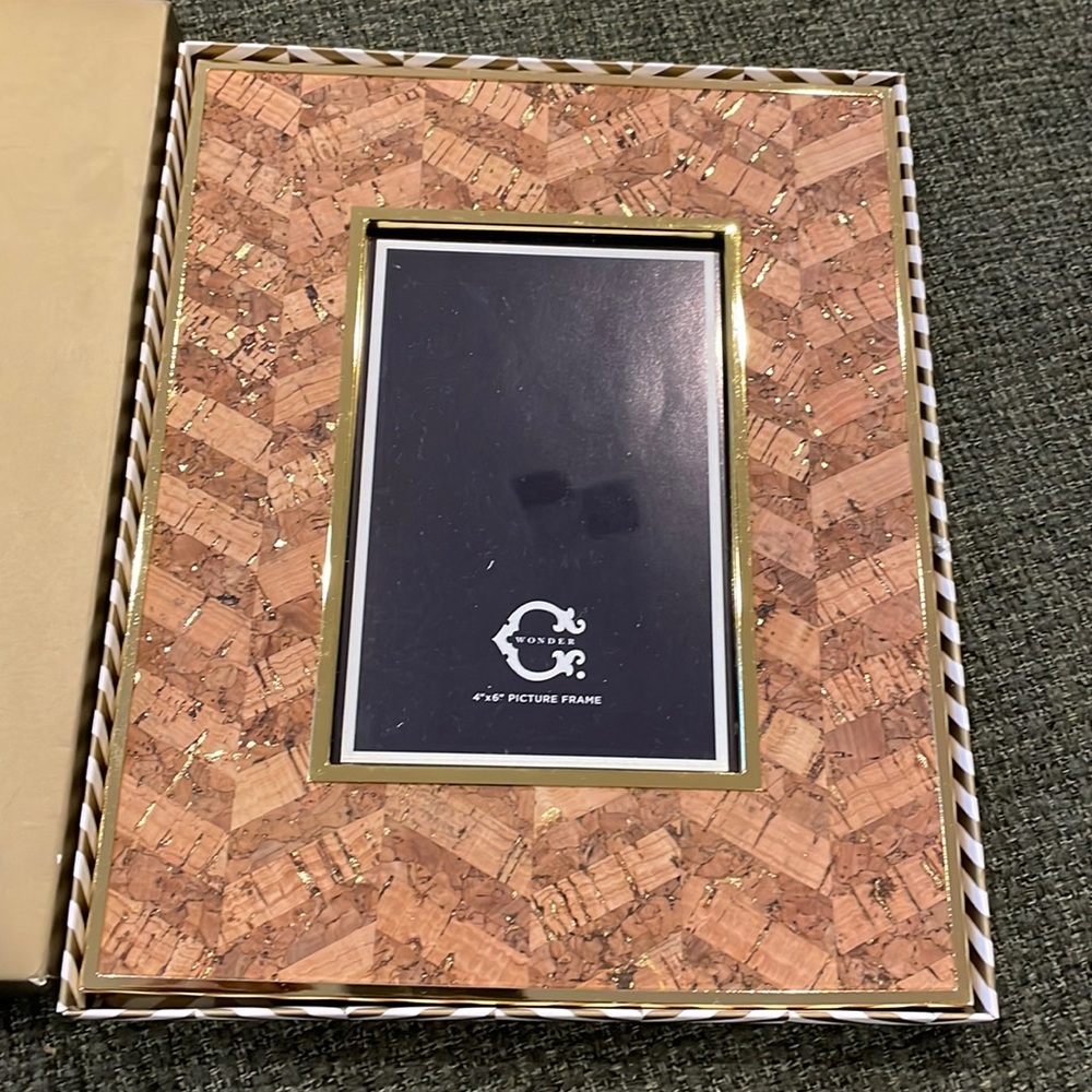 C. Wonder 4x6” cork gold frame